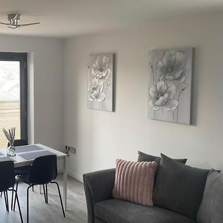 2 Bed Modern Apartment Swansea Esterno foto
