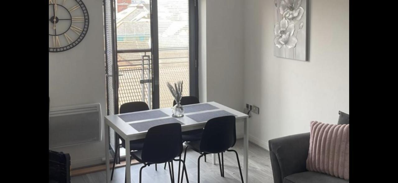 2 Bed Modern Apartment Swansea Esterno foto