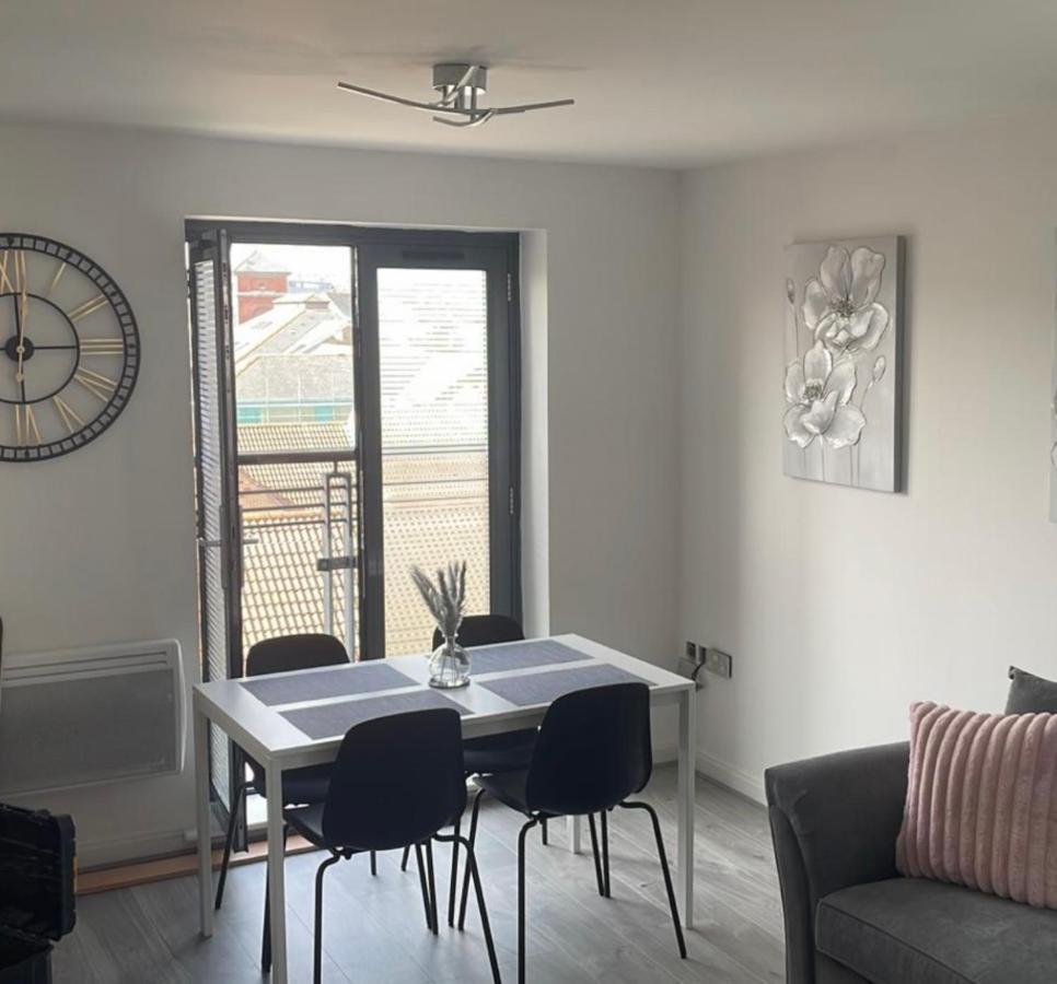 2 Bed Modern Apartment Swansea Esterno foto