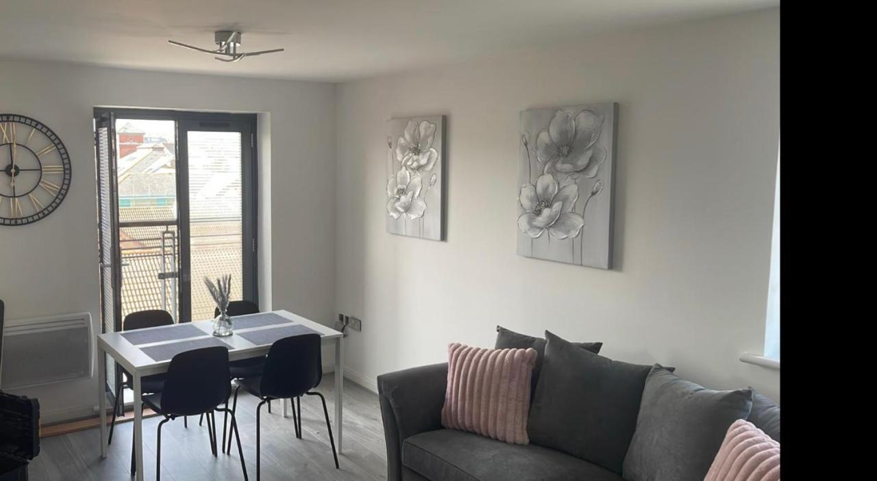 2 Bed Modern Apartment Swansea Esterno foto