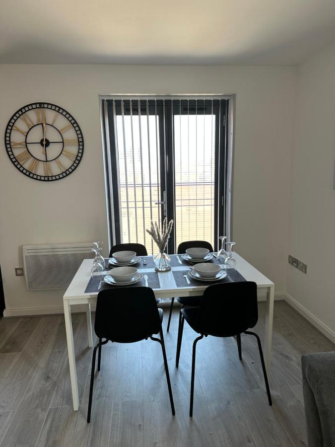 2 Bed Modern Apartment Swansea Esterno foto