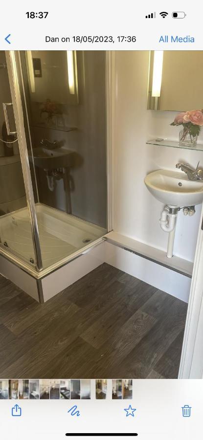 2 Bed Modern Apartment Swansea Esterno foto